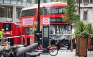 Choca autobús de dos pisos en Londres; reportan 15 personas hospitalizadas