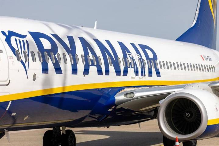 Ryanair cerrará su base de Santiago