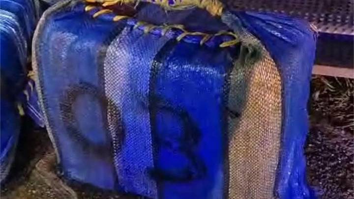 La Policía Local de A Pobra encuentra la cocaína con la que huyeron los narcos: el alijo es de 3.000 kilos