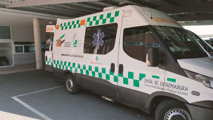 Muere un motorista al salirse de la carretera cerca de Hornachos