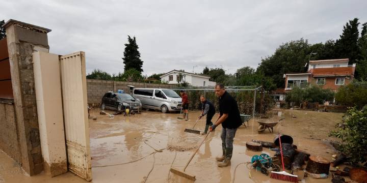 La Aemet mantiene la alerta roja por lluvias torrenciales en Valencia: la borrasca descarga 200 litros por metro cuadrado en torno al delta del Ebro