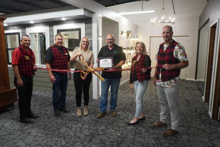 Chamber Ambassadors congratulate Wausau Homes Bemidji/Berge Construction