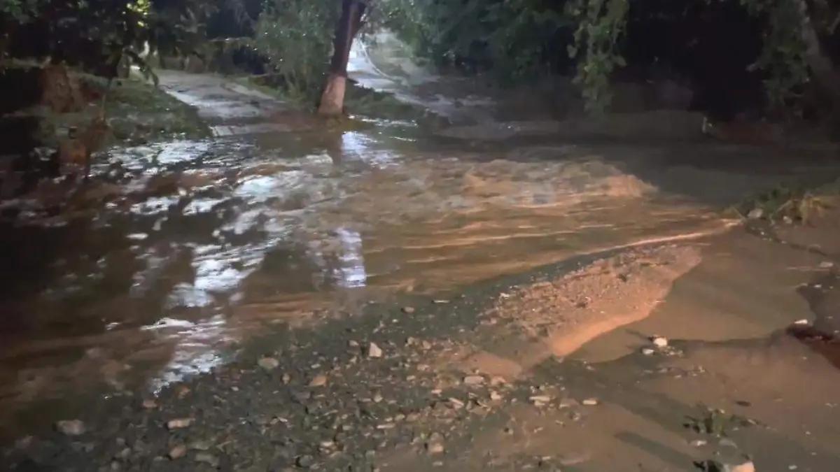 Huejutla: Tromba genera inundaciones en viviendas de Xocotitla y Chililico