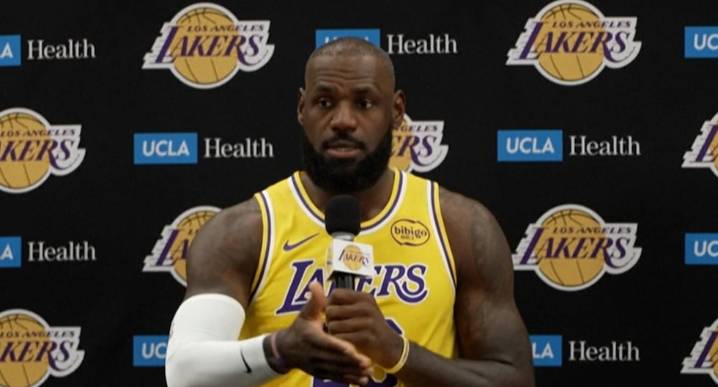 Con humor y sin planes de retiro, LeBron inicia su temporada 23 en la NBA