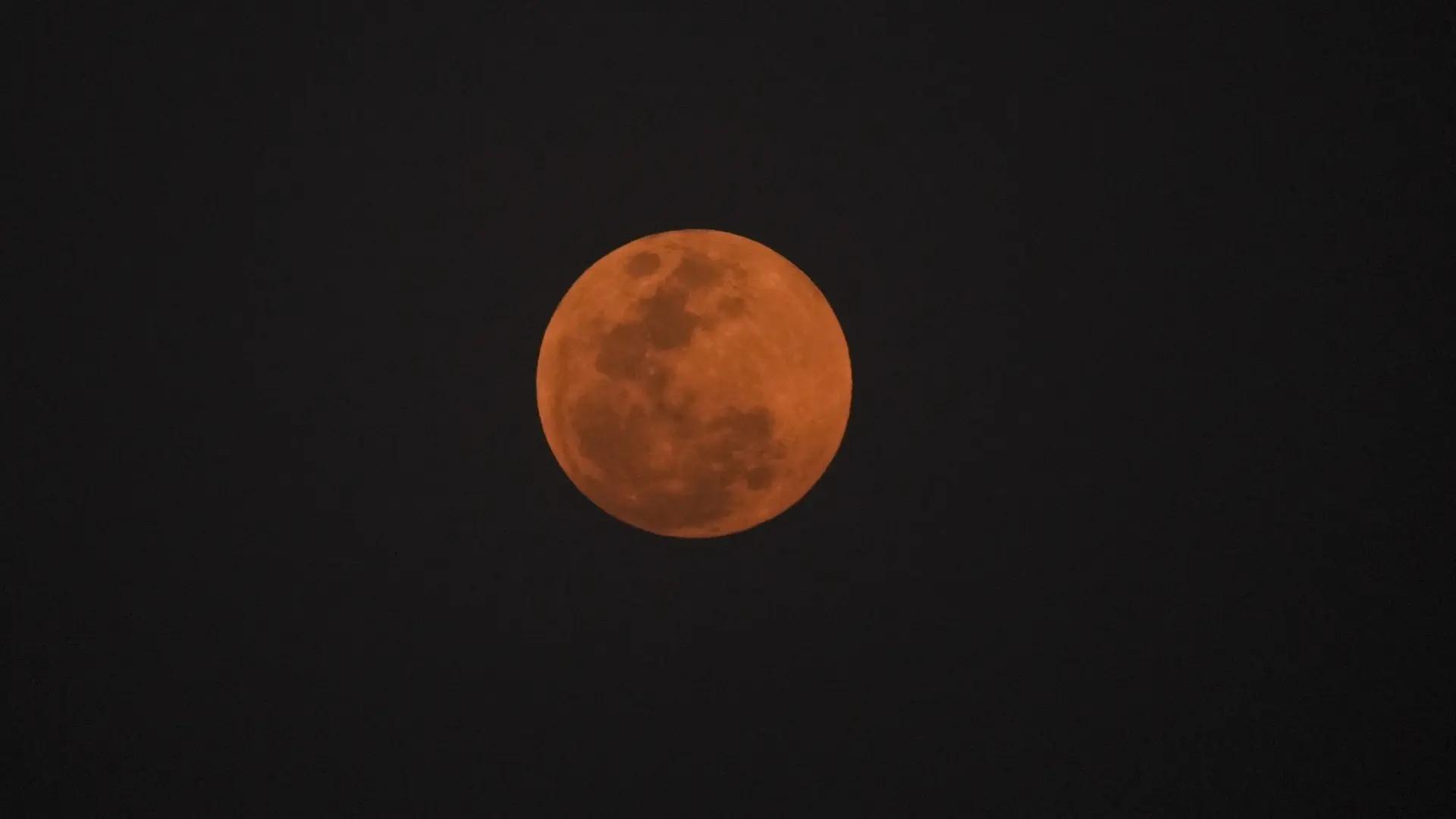 Llega un eclipse lunar total a España: cuándo y dónde ver la luna de sangre de septiembre