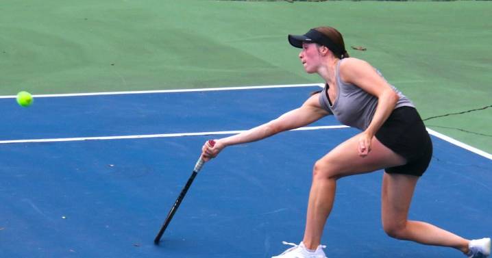 W-SR girls tennis competes in individual and team regional tournaments