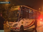 Balean bus de la línea Huáscar en SJL: chofer y menor de edad resultaron heridos