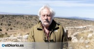 Julio Llamazares repite el viaje de su padre en la Guerra Civil: "Sigue siendo igual, se matan jóvenes que no se odian por culpa de viejos que sí"