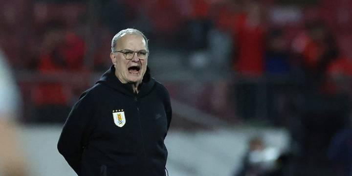 La dura crítica de un histórico de Uruguay a Bielsa por la polémica de los cambios ante Chile: “Me duele si soy jugador”