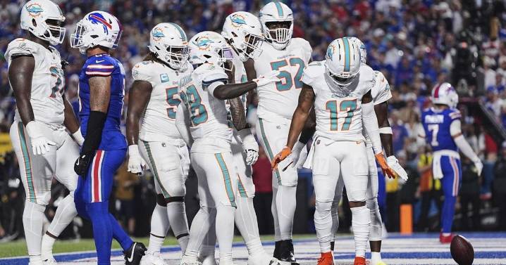 Despite another loss, Dolphins showed fight against the Bills, which could help avoid further spiral