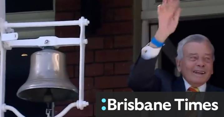 Iconic cricket umpire dies