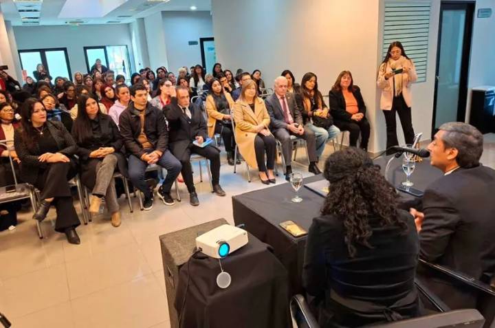El vicegobernador encabezó la apertura de la Expo de Acompañamiento Terapéutico