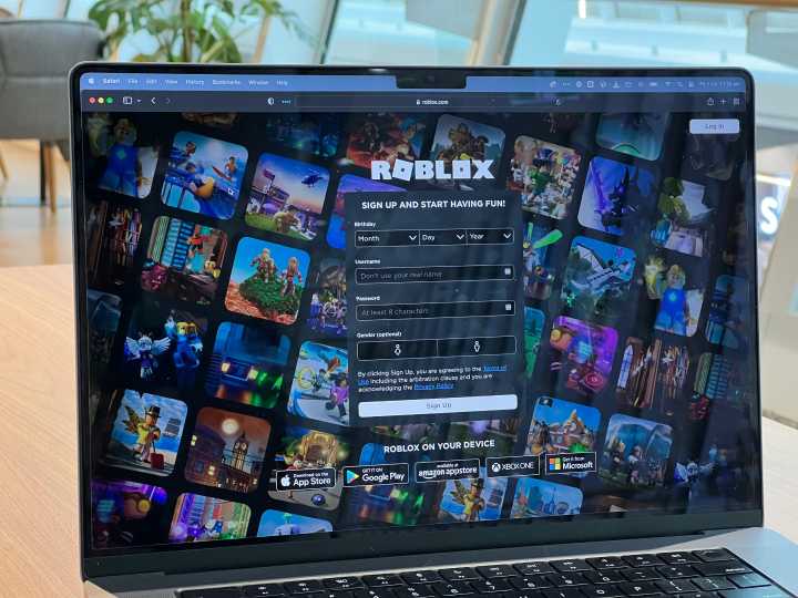 'Roblox' Requires Mandatory Age Verification to Access Text, Voice Chats