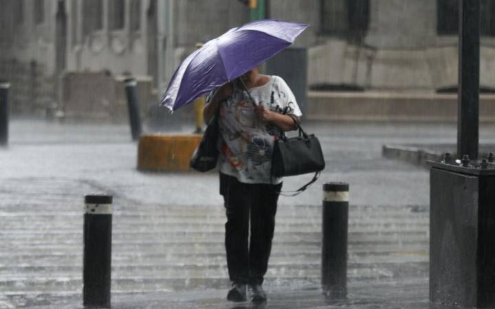 Activan alertas Púrpura y Roja por lluvias en CDMX