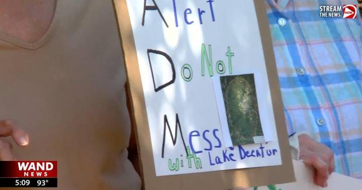Protesters warn that ADM's proposed CO2 project puts Decatur water at risk