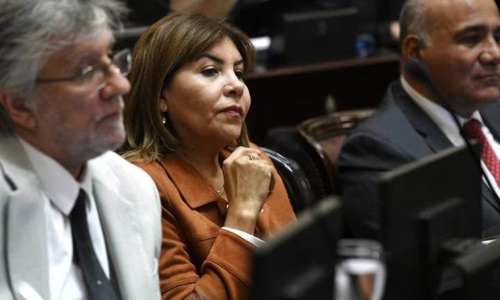 Una senadora kirchnerista dijo que no cree que el Gobierno llegue al 26 de octubre y un funcionario le respondió: “Golpe suave”