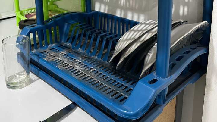 The Best Material To Combat Slimy Buildup On A Dish Rack