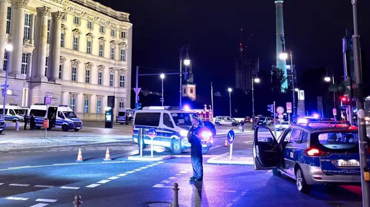 Evacuación en Berlín por bomba de la Segunda Guerra Mundial
