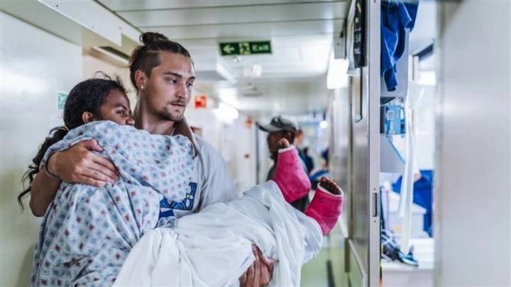 Catholic nursing students live faith on hospital ship in Madagascar