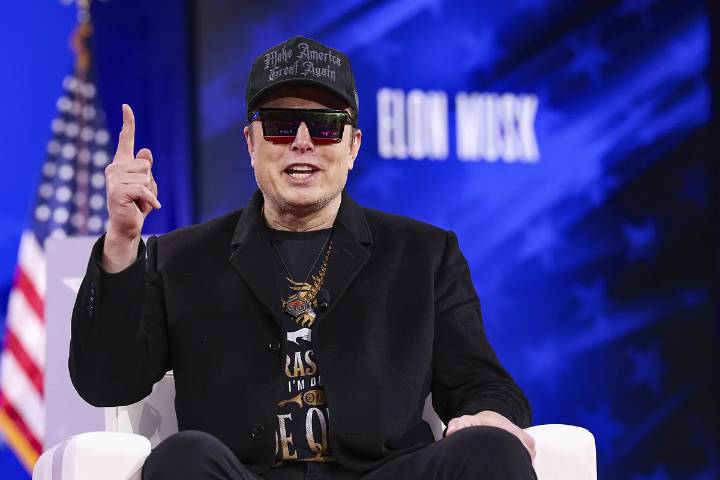 Tesla ofrece un bonus de 1 billón de dólares a Musk en la próxima década si se centra en los negocios