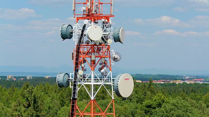 Vodafone Idea Files Fresh Plea In Supreme Court Seeking Waiver Of AGR Penalty, Interest