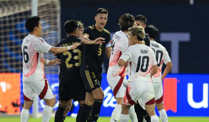 Suspenden a César Montes y se pierde el duelo ante Corea del Sur