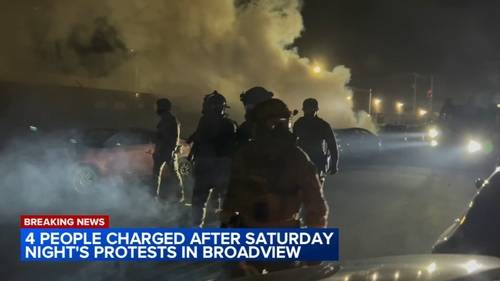 ICE in Chicago today: 4 protesters facing federal charges after clash outside Broadview ICE facility