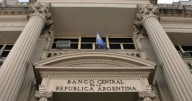 El BCRA vendió U$S 1.100 millones en tres días para contener el dólar: el riesgo país trepó hasta 1.452 puntos