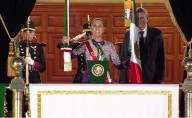 Entona Sheinbaum primer Grito histórico de una Presidenta