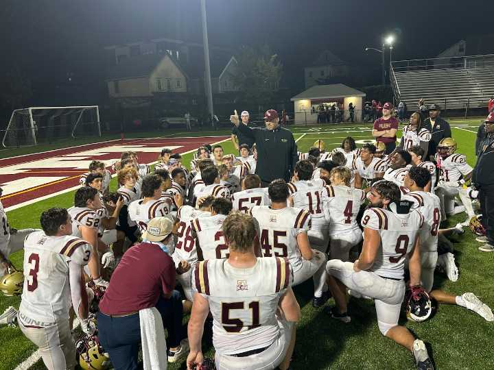BC High football’s ground game responds against Everett