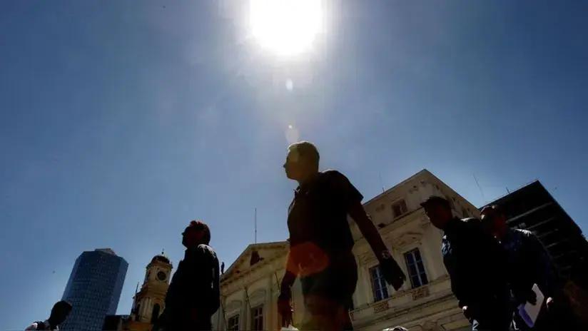 El invierno empieza a despedirse: emiten alerta naranja por altas temperaturas en Lima y otras 19 regiones del país