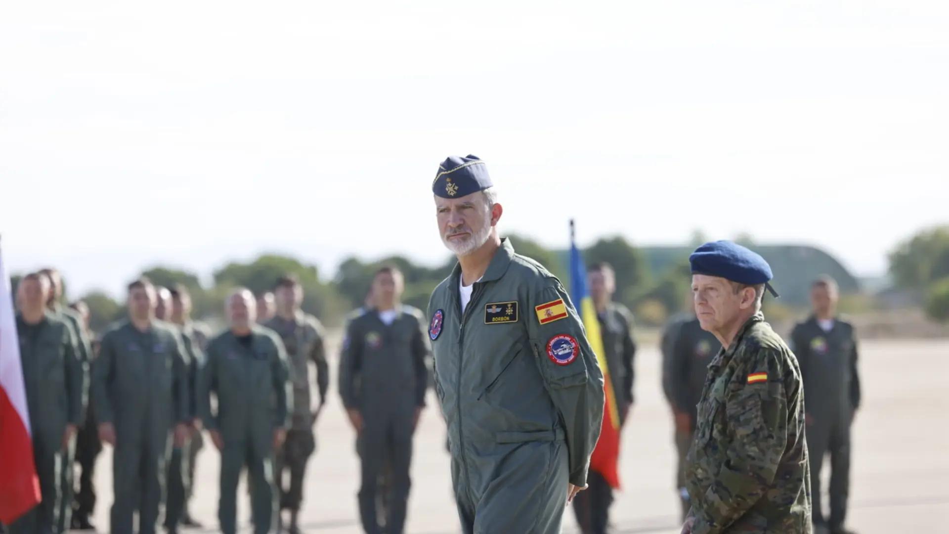 El Rey presencia un simulacro de evacuación en su visita a la Base de Zaragoza