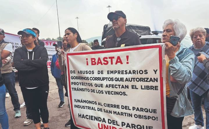 Vecinos exigen reparación de vialidades