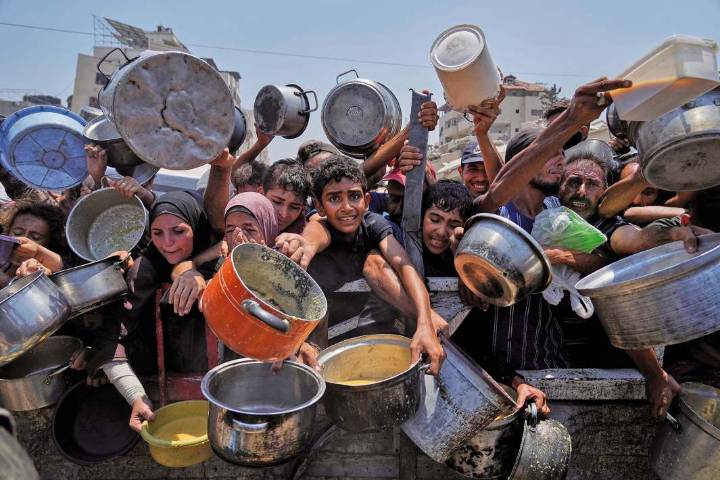 Jefe de la OMS llama a Israel a detener las muertes por hambre en Gaza; critica "catástrofe" en el enclave palestino