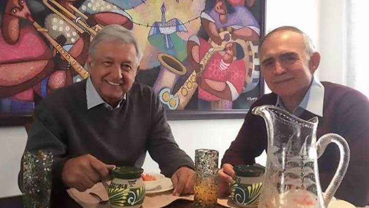 Vector, la casa de bolsa de Alfonso Romo, fue utilizada para lavar dinero de la red de "huachicol" fiscal: FGR