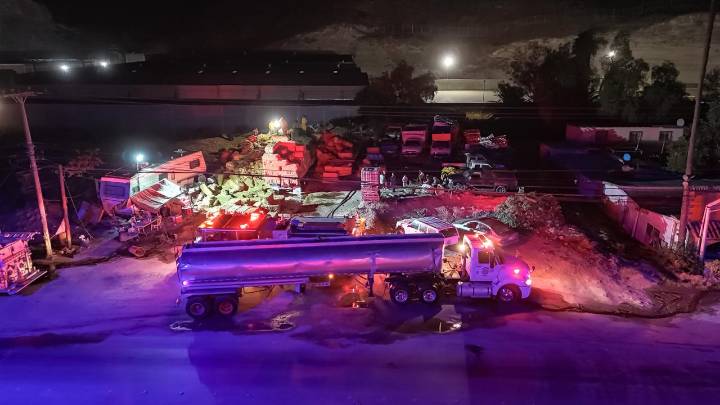 Incendian tractocamión de carga y dos plataformas de alfalfa en la colonia La Joya