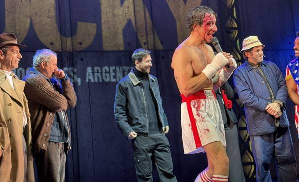 ¡Hola Lio! El capitán fue al teatro en calle Corrientes y lo hicieron subir al escenario
