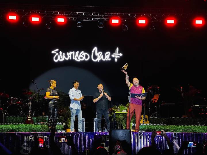 Santiago Cruz emocionó a Ibagué con su gira Quince Caminos y recibió homenaje del Tolima