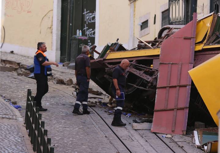 “Turismo excesivo”, culpable del accidente del funicular, dicen habitantes de Lisboa