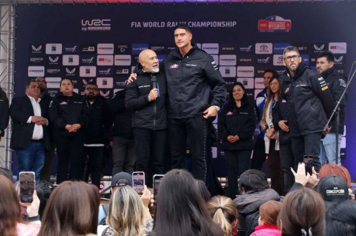Mundial de Rally llegó a la plaza para estar con la gente y liderado por Sammis Reyes