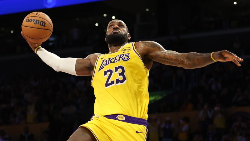 Groom invites LeBron James to wedding with personalized invitation in viral video