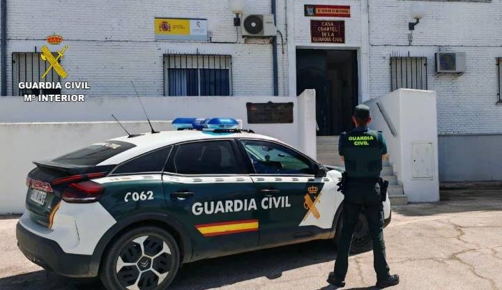 Detienen en Huelva a un hombre buscado en toda España por numerosos delitos de estafa en Internet con una orden de ingreso en prisión