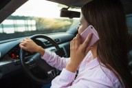 Ley manos libres de conducción ya está vigente en Estados Unidos: trae multas de 100 dólares