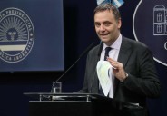 El Gobierno defendió el esquema de bandas cambiarias en medio de la tensión en el mercado