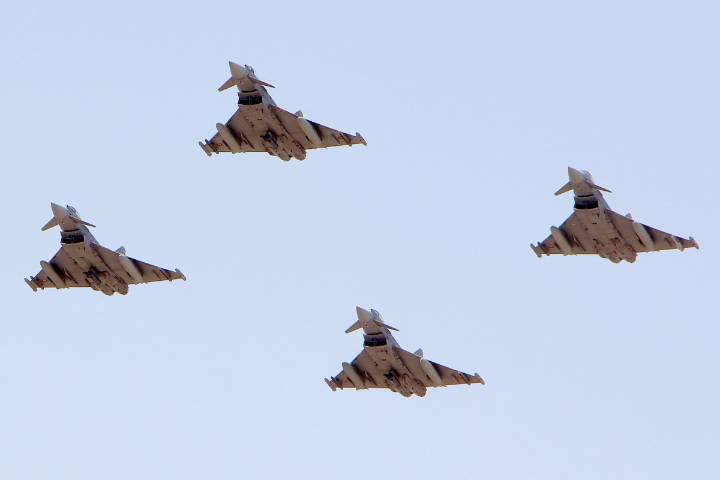 Dos aviones Eurofigther sobrevolaron Albacete antes de empezar la cabalgata de apertura