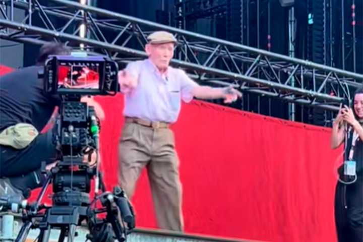 Benito, el mayor fan de Pepe Benavente, sorprende a sus 85 años bailando ‘El Polvorete’