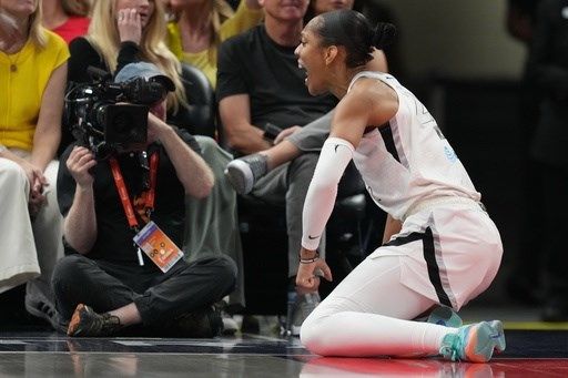 Jackie Young and NaLyssa Smith lead Aces past Fever 84