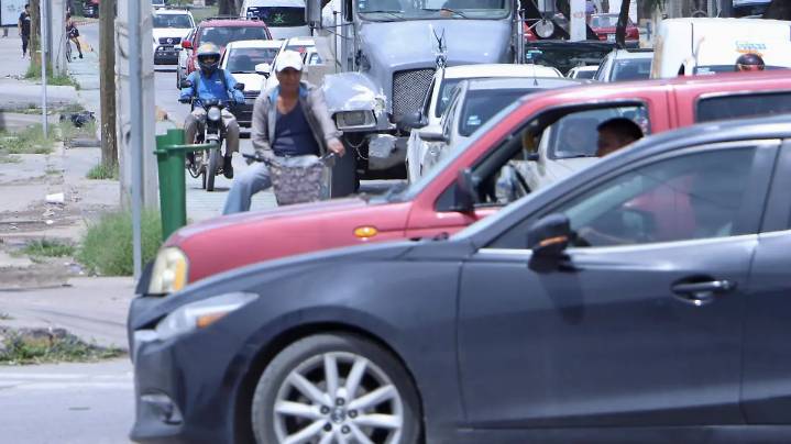 ¡Todos invaden ciclovía en Timoteo Lozano!