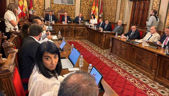 El PP bloquea en la Diputación las medidas del PSOE contra los incendios