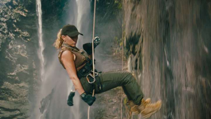 Jurassic World Rebirth's Director Cut This Obnoxious Snickers Scene